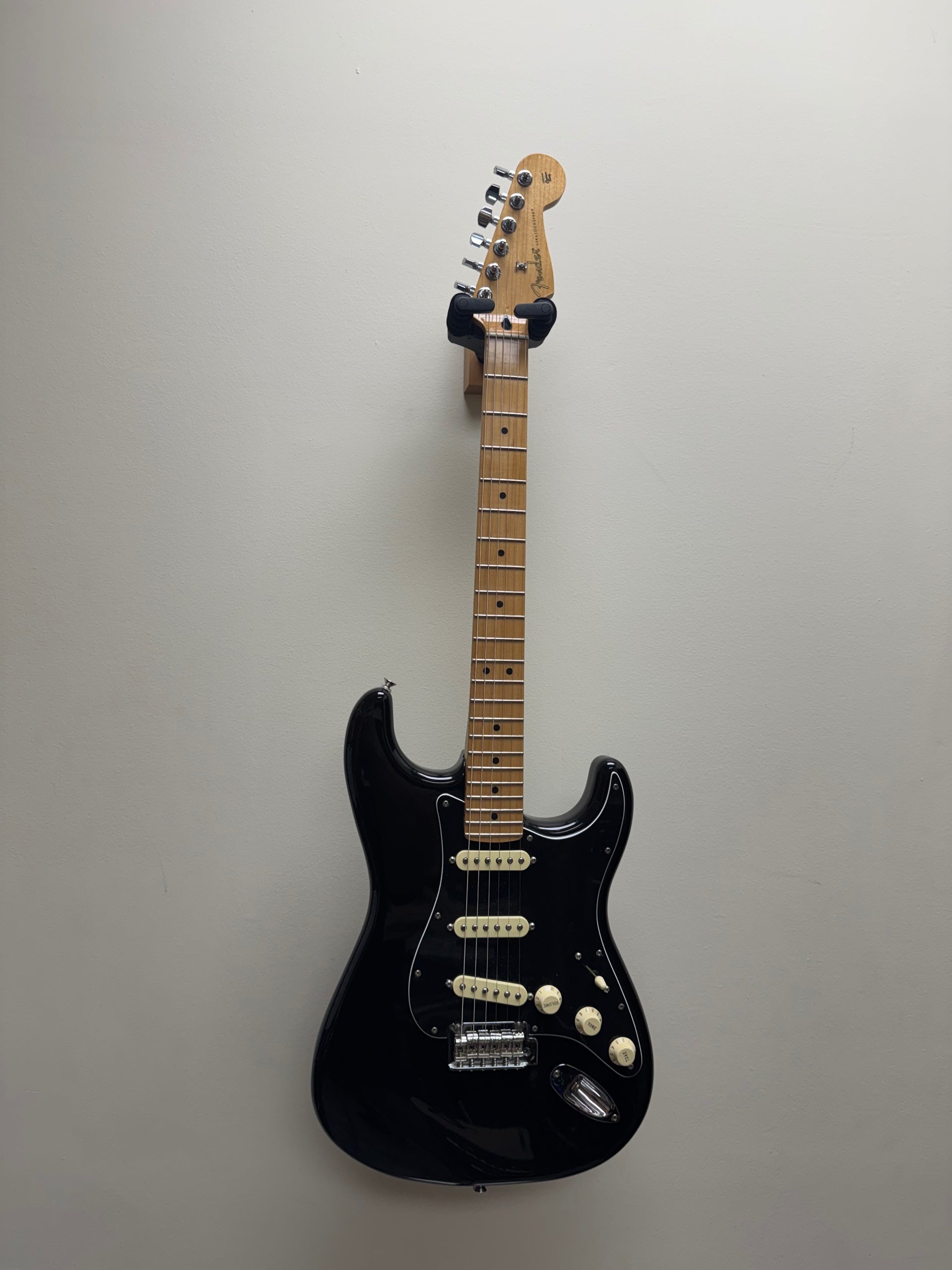 Fender (Mexico) Special Edition Stratocaster - Black | JamHouse Music