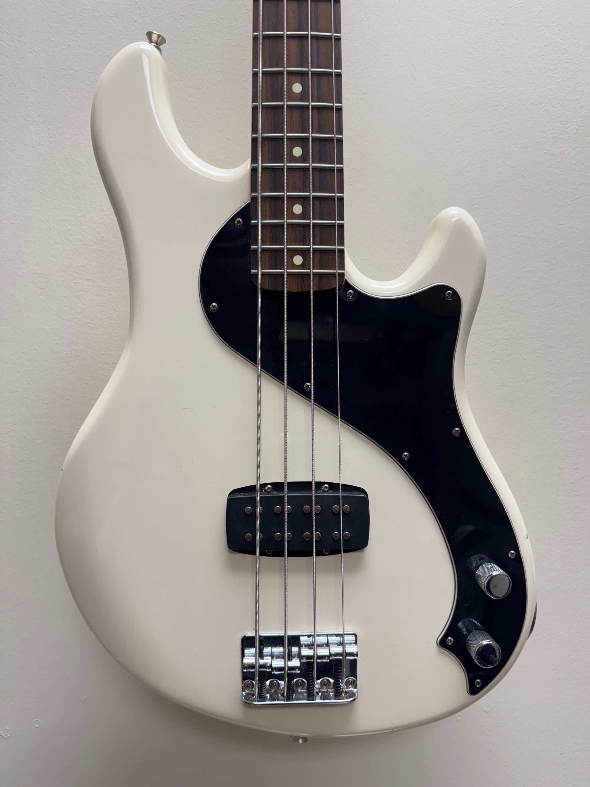 Fender Dimension 4 String Bass - Mexico | JamHouse Music